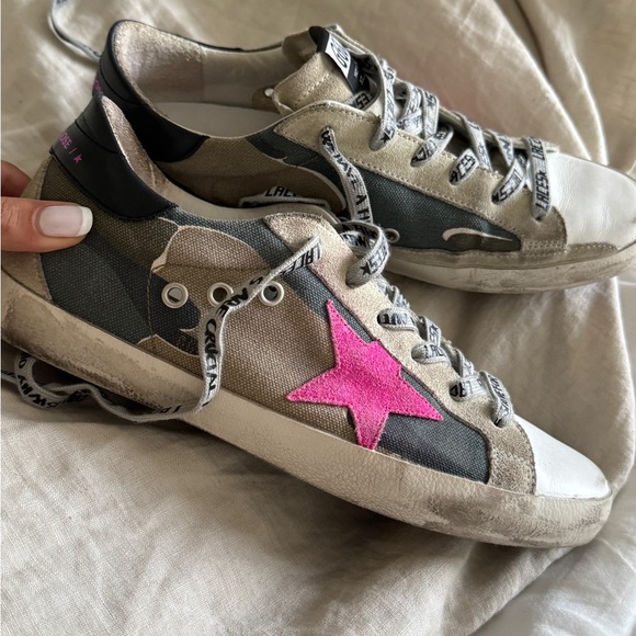 Golden Goose Women's Camouflage Low-Top Sneakers with Pink Star Size 39 - Picture 2 of 10